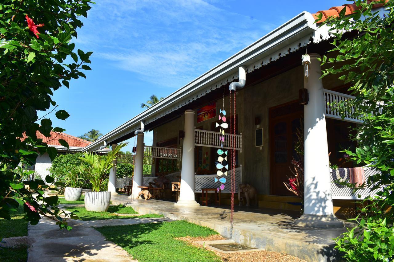 Thambili Cabanas Hikkaduwa Exterior foto